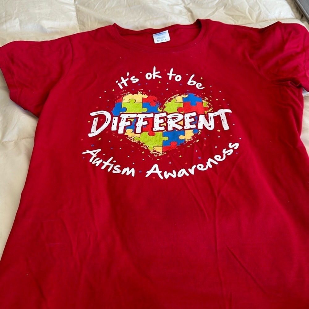 Autism Awareness T Shirt new without tags size M very soft